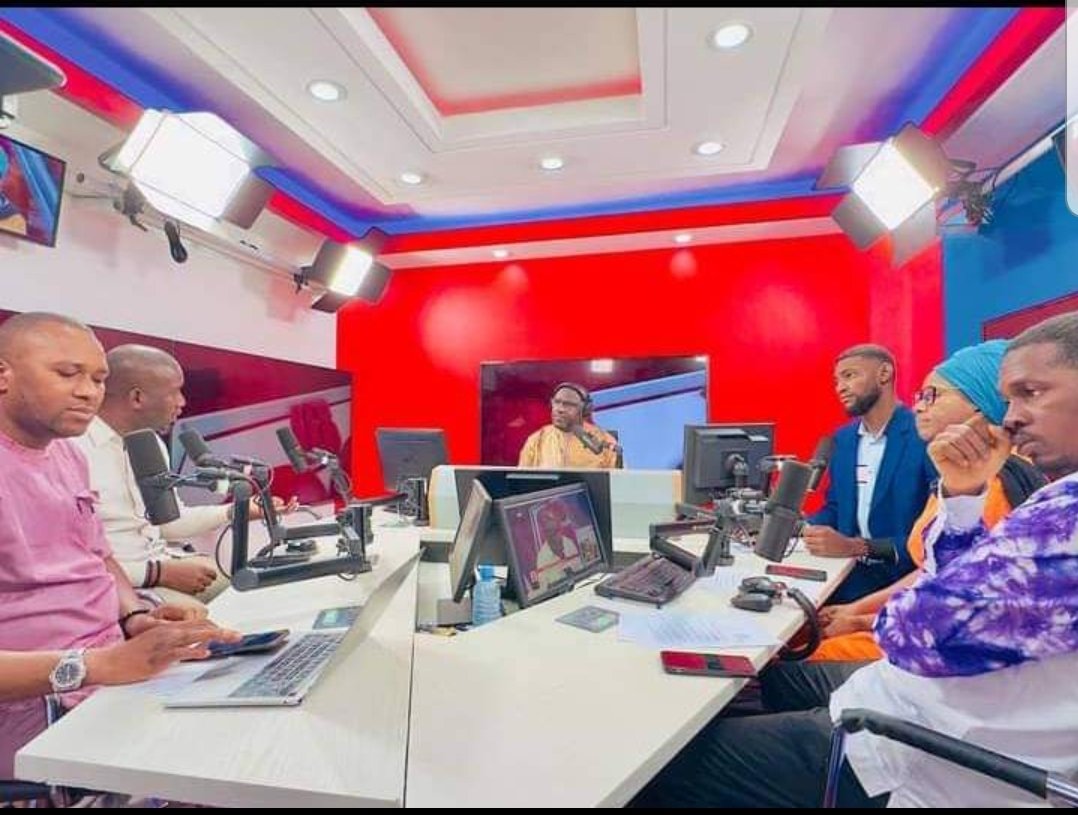 Les grandes gueules toujours comparées mais jamais égalées.
<a href="/LamineGuirassy/">LAMINE GUIRASSY</a>