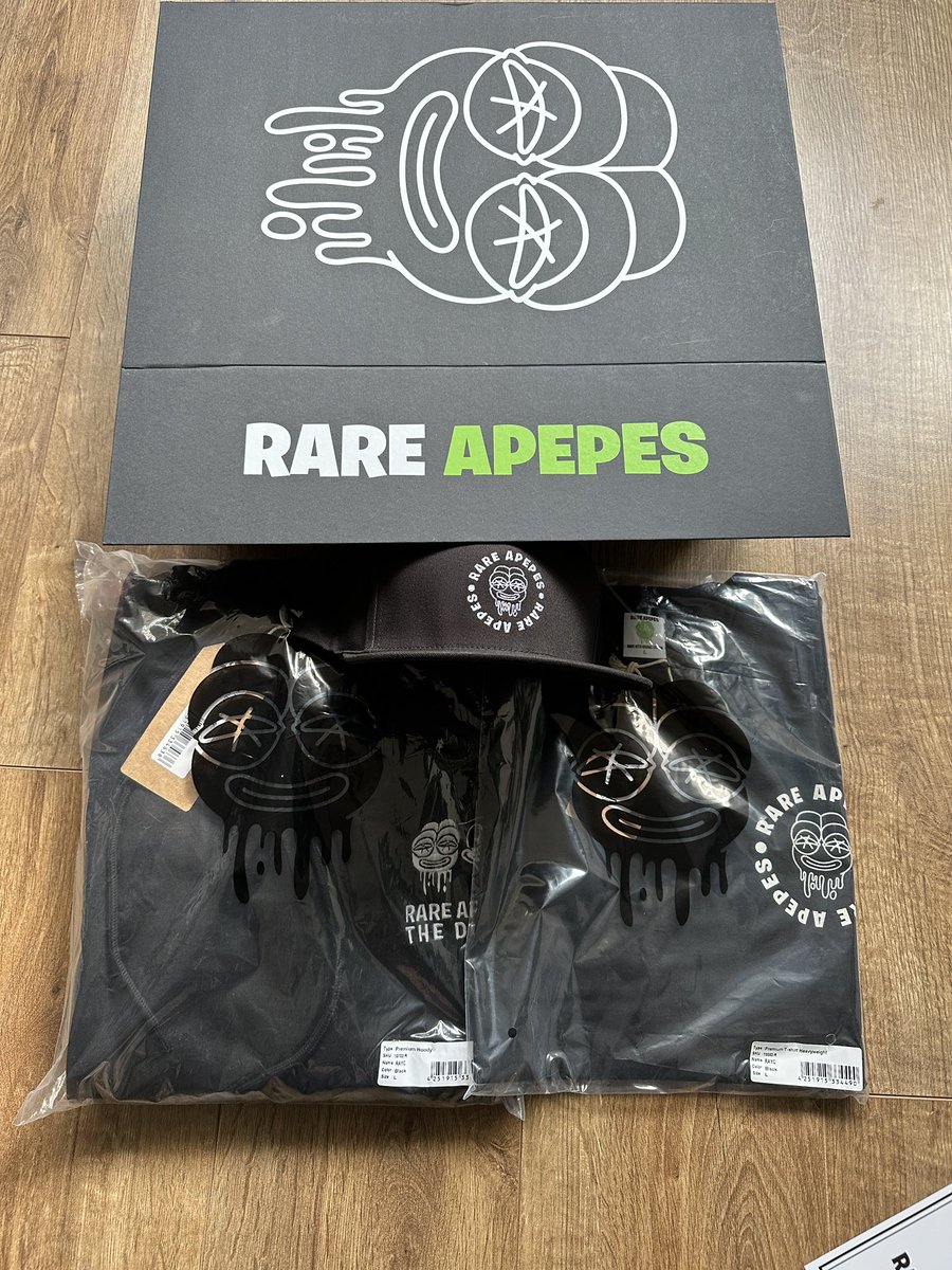Recived some sick Merch from the @RareApepesNFT @pepe_designer quality items really impressed with the items along with package. Nice work 🤌🏻🔥🔥🐸 don’t miss out bag yourself some before they are all gone merch.rareapepes.com/pages/apepesxd…