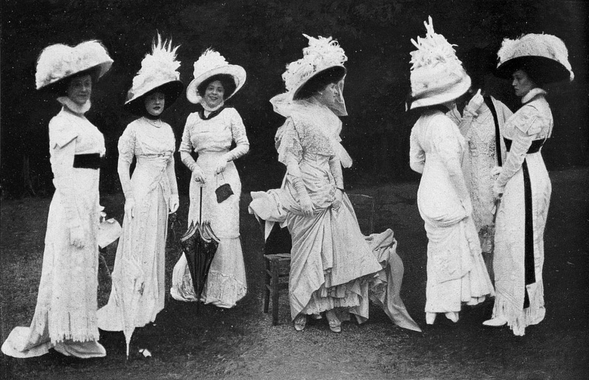 Summer fashion at the races, Les Modes August 1908.