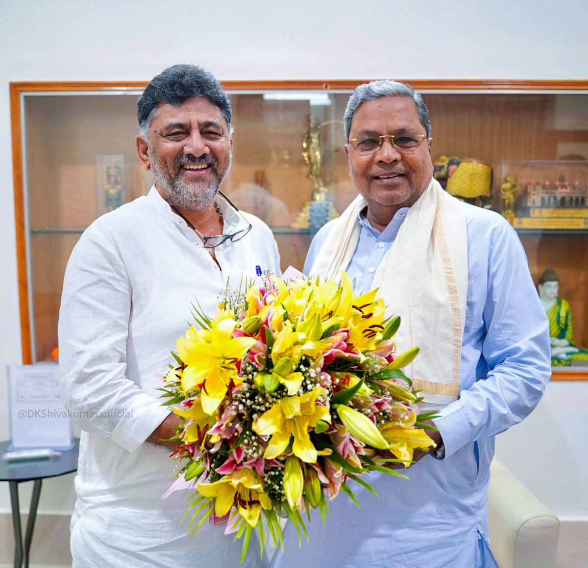 Anjan94150697's tweet photo. #KARNATAKA: Deputy CM DK Shivakumar visited Chief Minister Siddaramaiah's Residence.
📌DK honoured & Congratulated the CM for the #FirstYearCompletion of CONGRESS GOVT in Karnataka under his STRONG-LEADERSHIP.!
#ವರ್ಷಒಂದು_ಹರ್ಷಎಂದೆಂದು
#DKSidduJuggernaut
#LoksabhaElections2024 https://t.co/EEkmPtfXoV