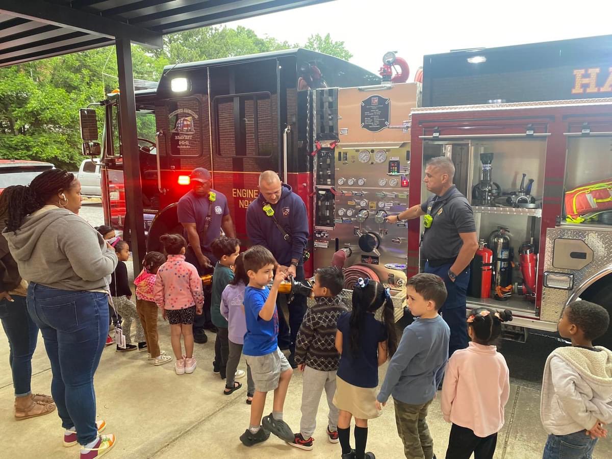 CounselingKirk's tweet photo. Our community showed up for Career Day! Thank you @shortrollins and all of our volunteers for making this happen! I love seeing students discover a new career goal (like a video game researcher). We are dreaming big! @hapevillehawks @DrCSLPadgett @kellymastro https://t.co/xkOwlonJJF