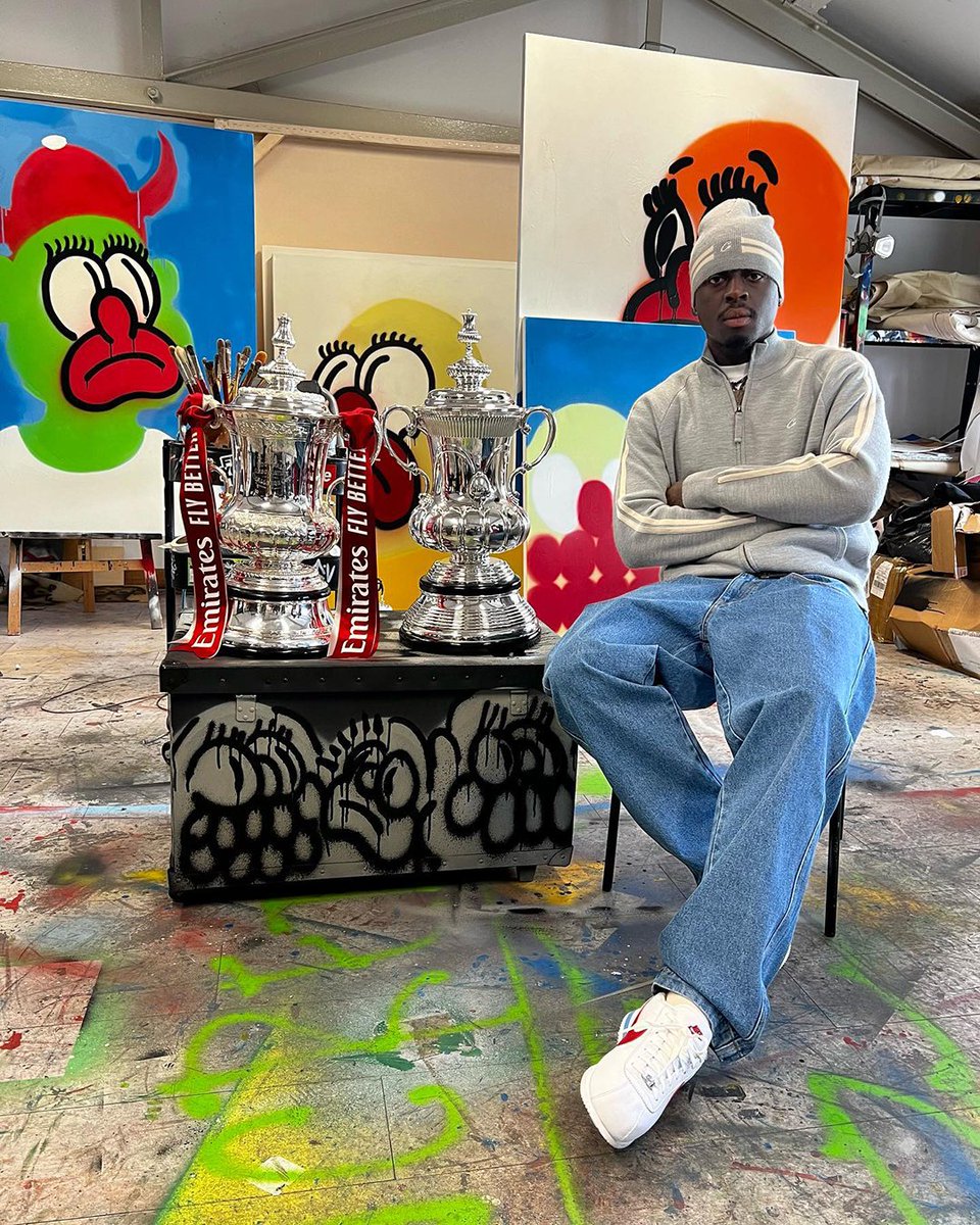 English FA commissions Nigerian, Olaolu Slawn (Akeredolu-Ale) to create a one-off FA Cup trophy this season. Below is the replica masterpiece ahead of next weekend's FA Cup final between Man City and Man United. We keep doing great things everywhere we go, Naija for life 🇳🇬♥️
