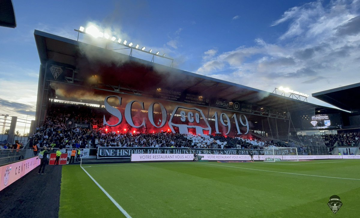 KDLB92's tweet photo. J38 : SCO d’Angers - Dunkerque
Un bloc en furie, un tifo parfaitement réussi, et un stade à l’unisson. Un grand merci à nos membres et nos sympathisants pour cette saison mémorable, ponctuée par une dernière soirée inoubliable. 1/2 https://t.co/93FJYpDoWX