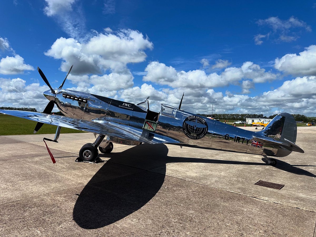 Absolutely stunning…

#silverspitfire #warbird #spitfire #goodwood #avphoto #avgeek #warbirds #girty #aviationphoto #aviationpic #aviationnerd #aviationaddict #roundtheworld #spitfirepilot #warbirdpilots