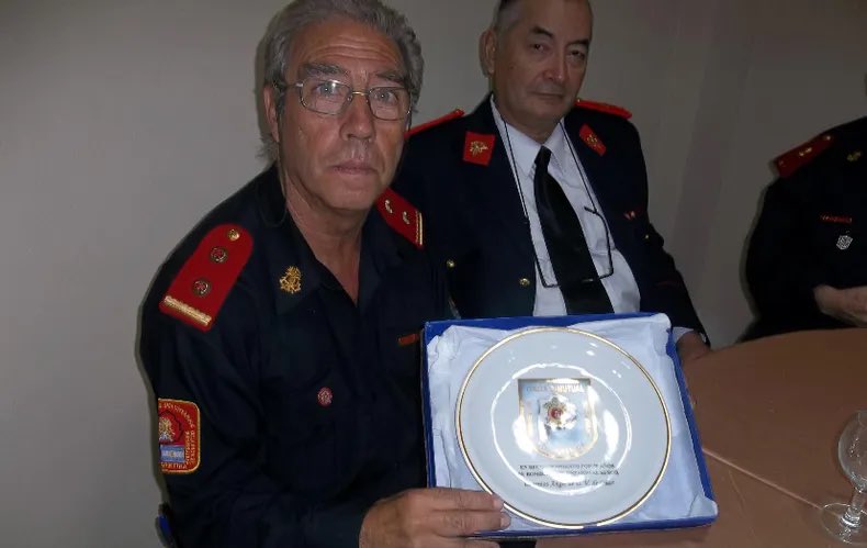 FedericoAchaval's tweet photo. Expresamos nuestro dolor por el fallecimiento de Ángel Ocampos, un querido y reconocido vecino pilarense que formó parte de los Bomberos Voluntarios de Pilar.

Le envíamos un fuerte abrazo a sus familiares, seres queridos y compañeros. https://t.co/ew8j4qwXty