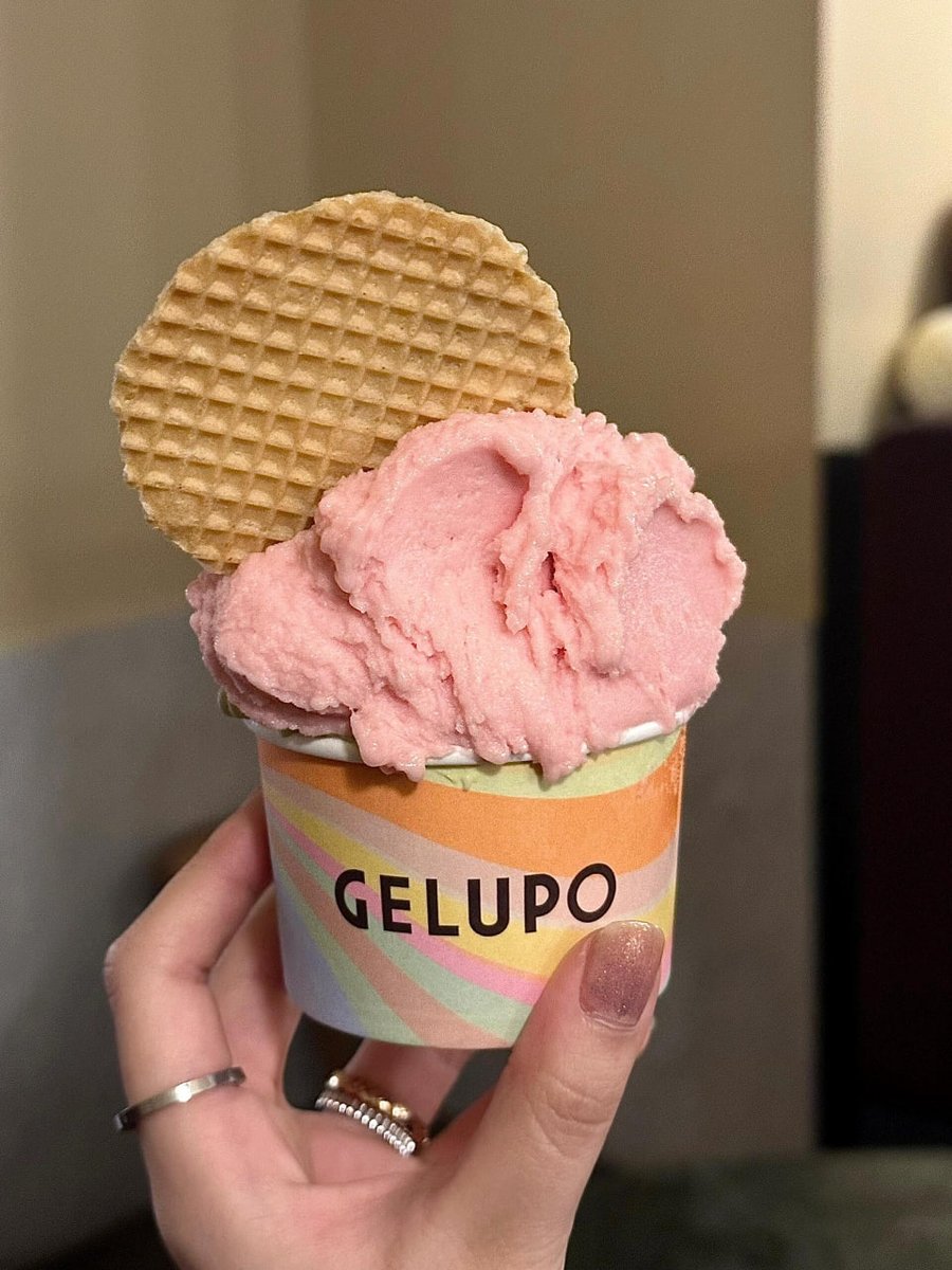 Grayce98593521's tweet photo. Keep cool and eat ice cream. 🥶 https://t.co/PBT9IshZ5k