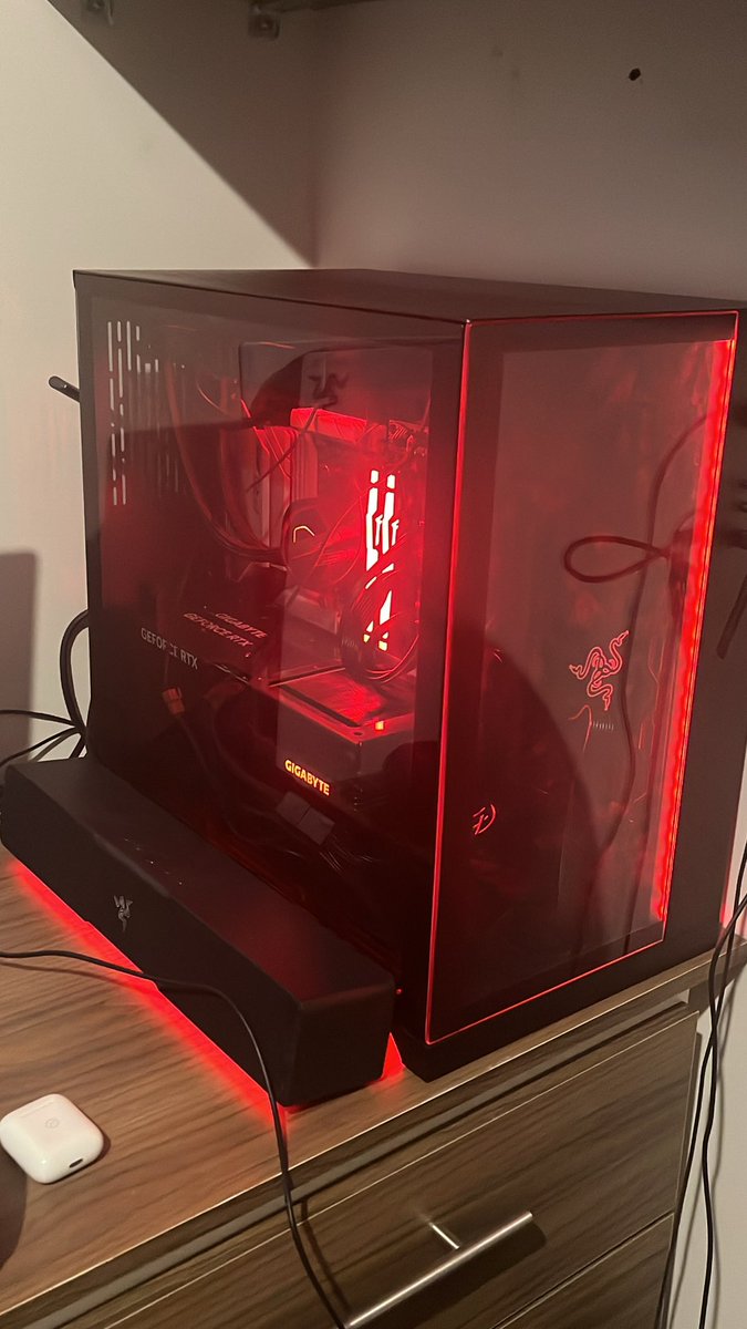 New computer (horrendous cable management) #ThanksDevex #RobloxDev