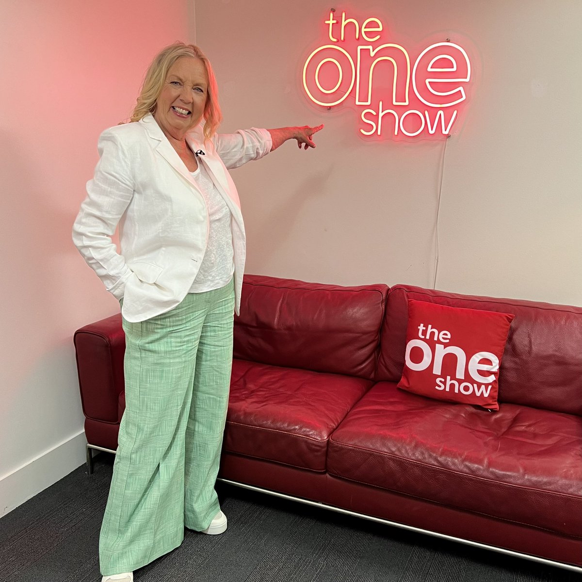 👛 @DeborahMeaden will be sharing her guide on how to have a healthier relationship with money on #TheOneShow tonight! 💰   We’re live at 7pm 👉 bbc.in/44SDG1w
