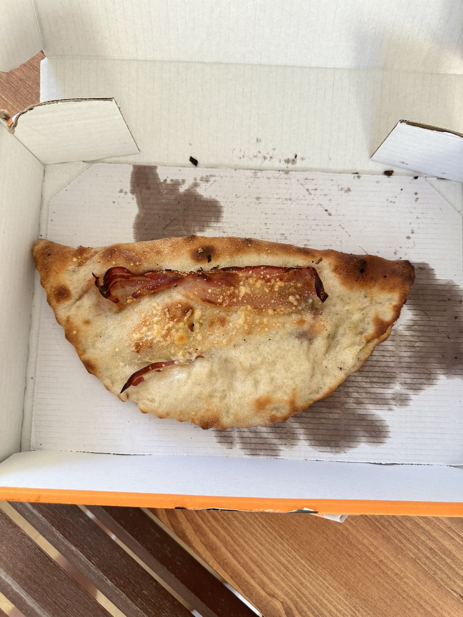 meme_koin's tweet photo. @PizzaExpress this is a £18 calzone … 🤨

You guys have just levelled up on shrinkflation - lost a long standing customer ( London -SW18 branch) 

This should be labelled as FLATBREAD 
#pizzaexpress #shrinkflation https://t.co/ZX3ML56yis