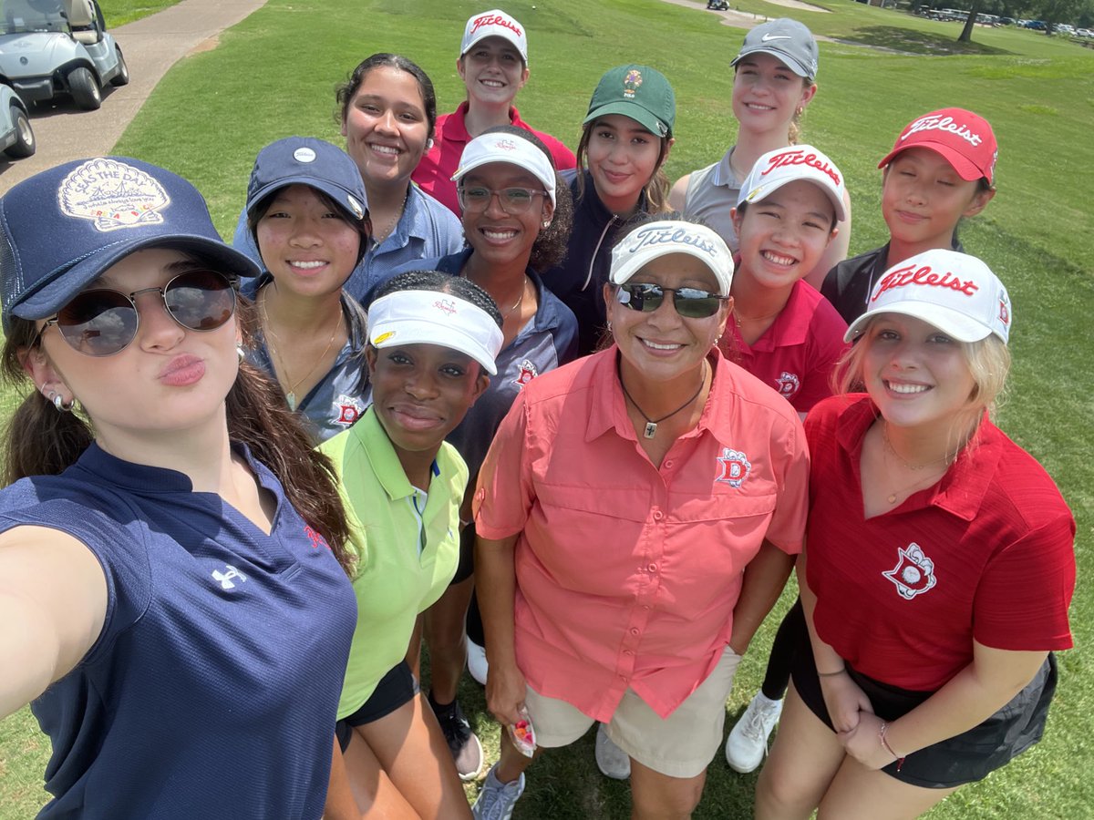 ❤️⛳️🏌️‍♀️ 7th period Final is underway. 18 hole scramble. ❤️ my angry birdies! Let’s have fun ladies! ⁦@DawsonHighSchl⁩