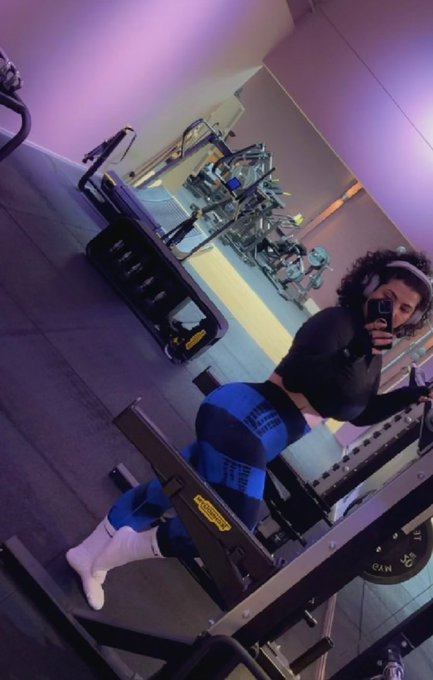 Gym selfie cause why not? https://t.co/Lz2d2TGUIv