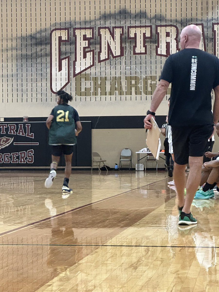 Spring Camps For Sr's &amp; Post Grads are a Wrap. One Last Shot "Top Prospect" Report Goes Out Thursday on the Top '9' that Won the Day!  Special Thanks to <a href="/CoachGLSledge/">Gerald L. Sledge</a> &amp; all the Coaches that stopped by Sunday! #UCExposure  #StartingOver #StayTuned #SummerCampsOpenFriday