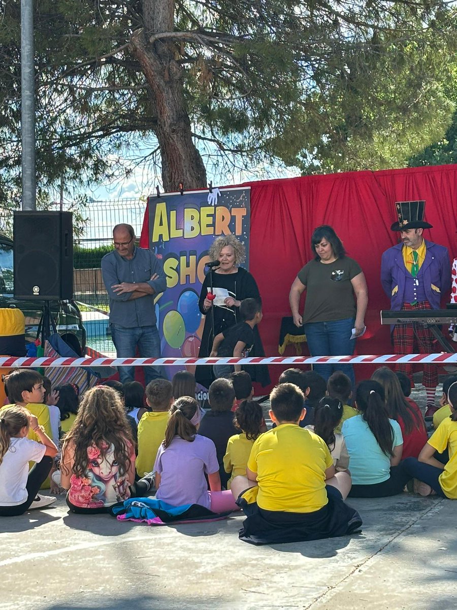 cc_urgell's tweet photo. Avui s'ha celebrat a #LaFuliola la segona jornada lúdic-festiva en motiu al dia internacional de les famílies
✅ Amb l'objectiu de fomentar el temps en família i potenciar la qualitat de l'oci familiar, el @sisi_urgell ha aconseguit una assistència total de 122 persones. https://t.co/EZ3kdneWH8
