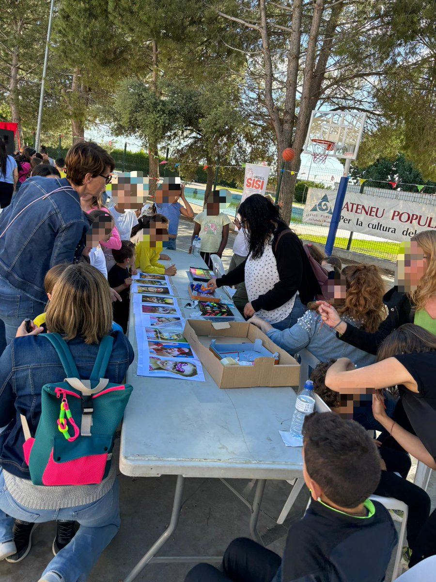 cc_urgell's tweet photo. Avui s'ha celebrat a #LaFuliola la segona jornada lúdic-festiva en motiu al dia internacional de les famílies
✅ Amb l'objectiu de fomentar el temps en família i potenciar la qualitat de l'oci familiar, el @sisi_urgell ha aconseguit una assistència total de 122 persones. https://t.co/EZ3kdneWH8