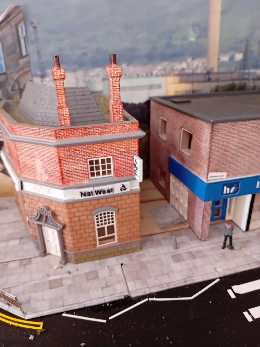 New signs, from model railway scenes, installed on the corner bank building! #TMRGUK