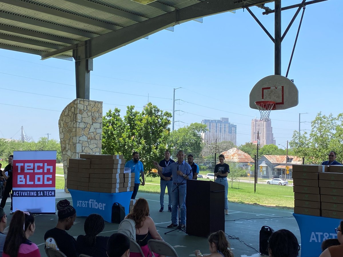 Thank you to Mayor @Ron_Nirenberg, Sen @Menendez4Texas, Rep @GervinHawkins, Councilwoman @ElectPhyllisD3, Councilwoman @DrA4SA, and leaders from @sadigitalconx & @SATechBloc for helping us celebrate and distribute 100 refurbished laptops to local students & families! #txlege