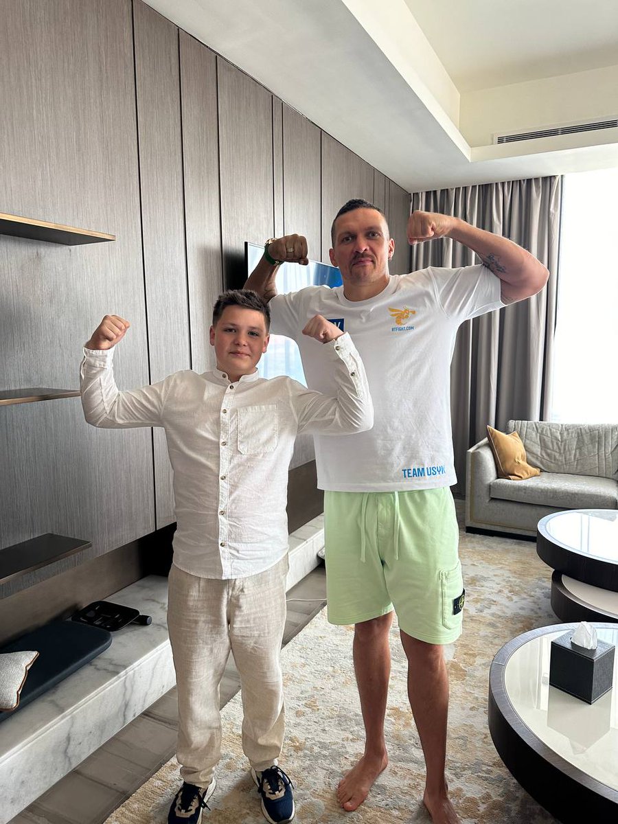 On the eve of the decisive fight, Oleksandr Usyk met with 13-year-old Tymofiy ❤️ The boy's father, serviceman Yevhen Osypkov, was killed in action in August 2023 in Donetsk Oblast. They were very close, so it was a terrible blow and tragedy for Tymofiy. His father left him a