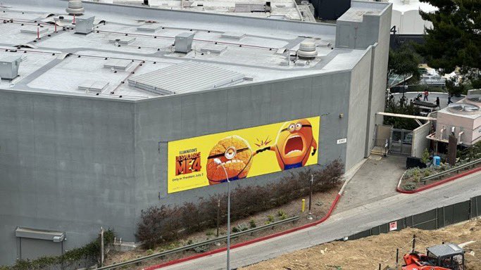 NEW DESPICABLE ME 4 BANNER AT UNIVERSAL HOLLYWOOD.
#DespicableMe4