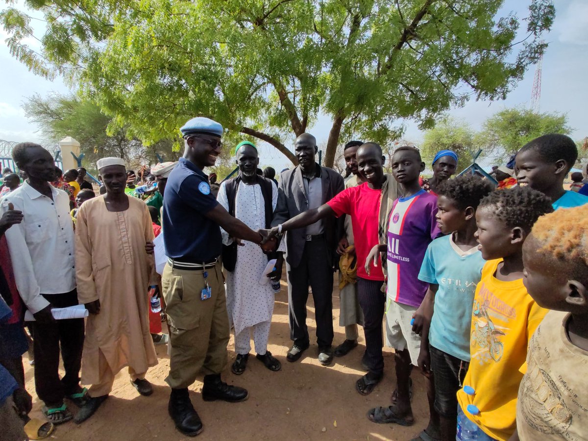 #PeaceBegins when communities participate & find sustainable solutions to problems! In Jaac, #SouthSudan #UNMISS informed community members of resolutions & recommendations from an annual cattle migration conference. The aim: Promote intercommunal harmony & prevent conflict. #A4P