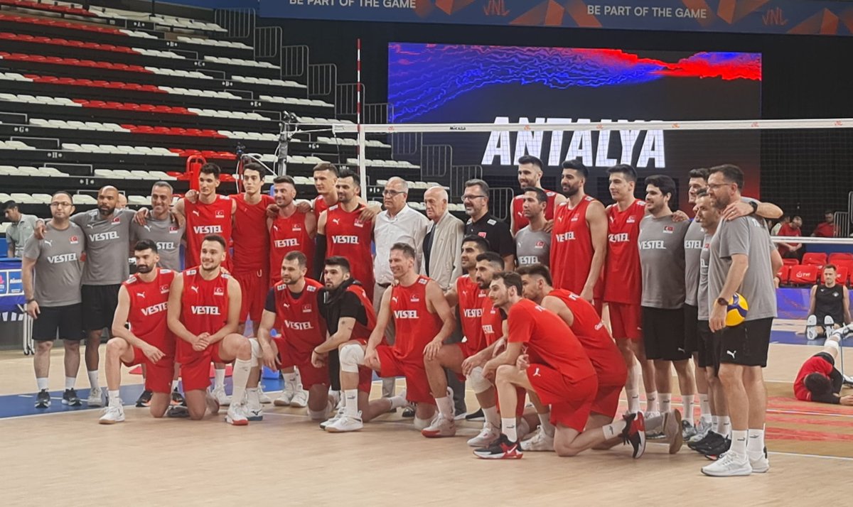 🇹🇷A Milli Erkek Voleybol Takımı VNL ilk hafta maç programı; 21 Mayıs 20.00 Kanada 23 Mayıs 20.00 Hollanda 25 Mayıs 17.00 Fransa 26 Mayıs 17.00 ABD ❤️Takımımıza yürekten başarılar ✨️Hedef turnuva✨️Olimpiyat vizesi de aradığımız turnuva✨️🧿Antalya seyircisini bekliyoruz😇