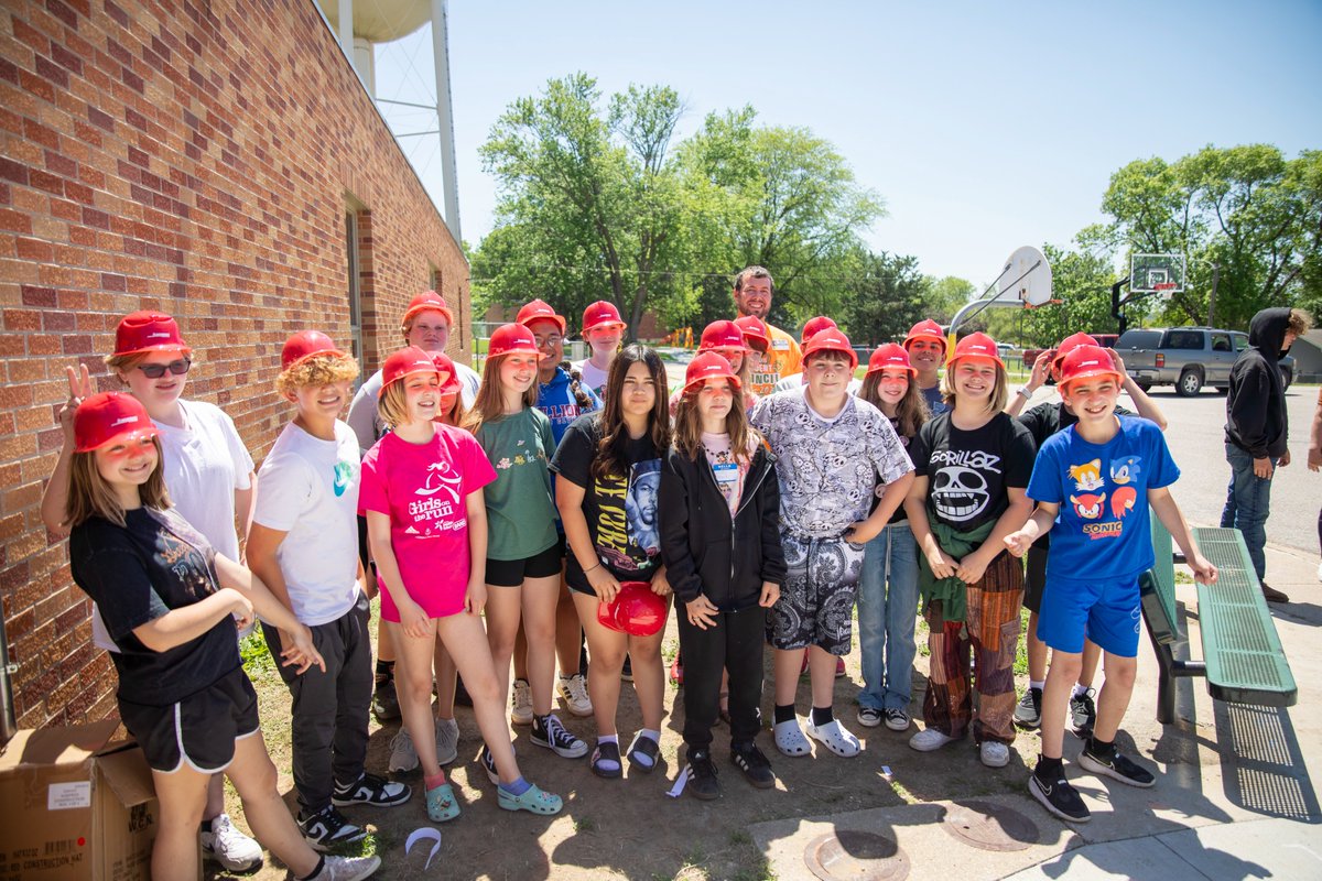 PLCSchools's tweet image. Thank you to Sampson Construction who brought a beam into the school this week for all of our Tara Heights students to sign! This was a fun way for students to get to be part of the 2023 Bond construction on their building before leaving for the summer! #PLCSGreat 🚧