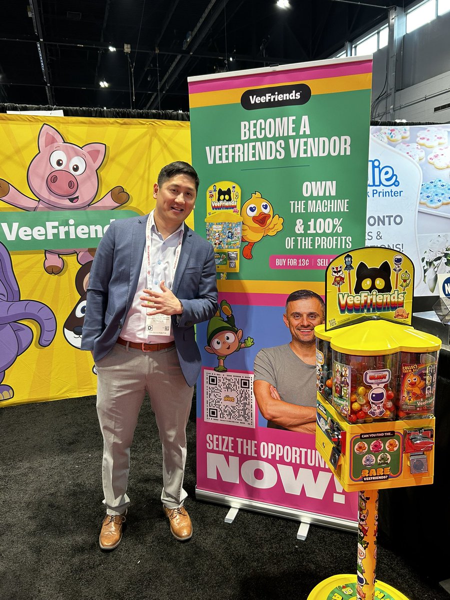 yehdog10 (@davidyeh10) on Twitter photo .<a href="/veefriends/">VeeFriends</a> in the wild at the the <a href="/NatlRestShow/">National Restaurant Association Show</a> in Chicago. <a href="/garyvee/">Gary Vaynerchuk</a> <a href="/ScottJochim/">Scott Jochim aka Mr. Sqwishy</a> .<a href="/veefriends/">VeeFriends</a> in the wild at the the <a href="/NatlRestShow/">National Restaurant Association Show</a> in Chicago. <a href="/garyvee/">Gary Vaynerchuk</a> <a href="/ScottJochim/">Scott Jochim aka Mr. Sqwishy</a>