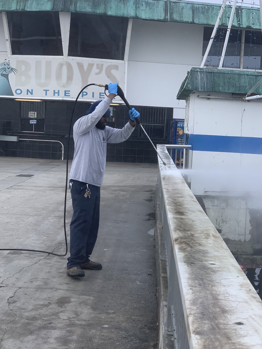 LongBeachParks's tweet photo. Marine Maintenance staff are embracing Spring Cleaning Month by focusing on public facing facilities by waxing and polishing floors, pressure washing sidewalks, cleaning drinking fountains & detailing the Belmont Veterans Memorial Pier. ๐ซง
#SpringCleaningLB https://t.co/nXoIvGZaxZ