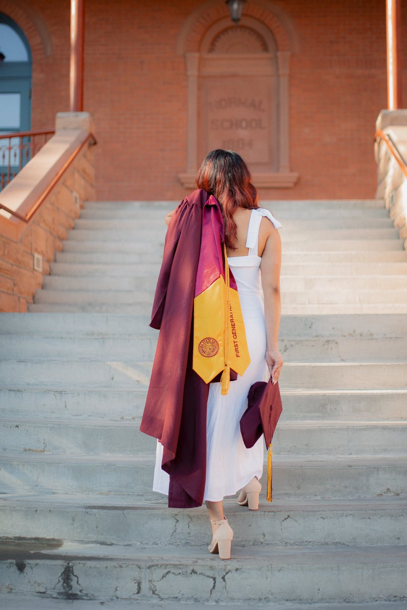 graciemhern's tweet photo. 2024 graduate!! 🥳 I graduated from Arizona State University with a B.S. in Digital Audiences. Such a beautiful day and thank you to Gabby (glympsephoto on ig) for these pics!! I’m so excited for what comes next 🔱 #asu #cronkite #arizonastateuniversity https://t.co/9zL7tFU2Iw