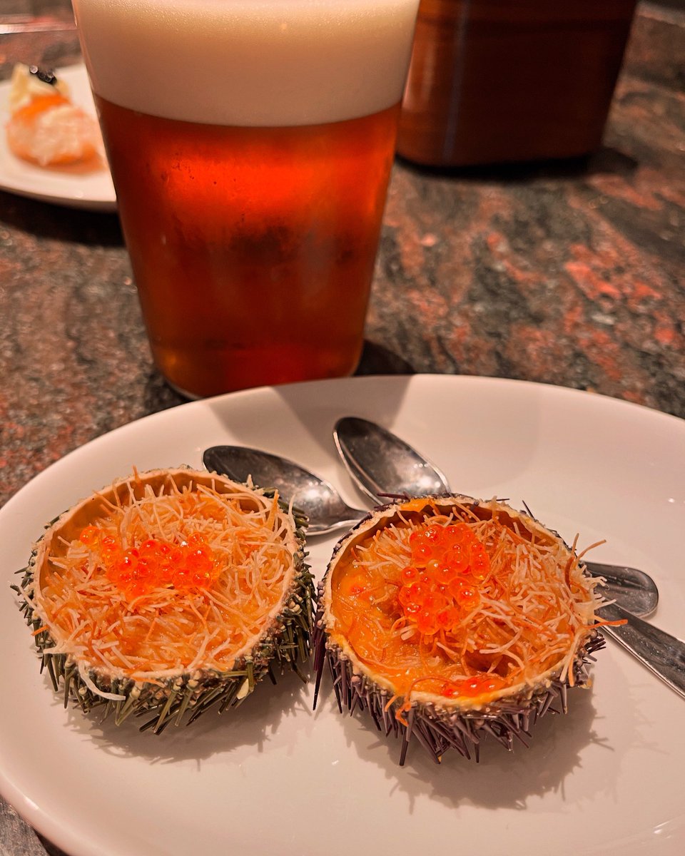 Thirty minutes after arriving in San Sebastian we’re having our first urchins of the holiday in Gandarias…Ding-Dong! @DSSTourism @CasaGandarias @lee_rach