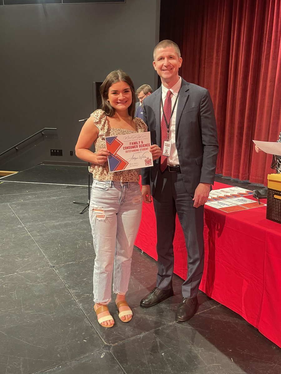 m_south_hs's tweet photo. Congratulations to Addyson Willits who is the family and consumer science outstanding student. https://t.co/PdfTtyl7x4