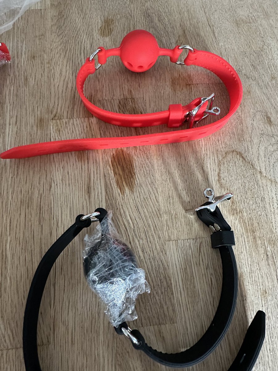 Hey all 🙂

I have loads of these gags available. So i’m going to give them away. 

To win: 

-like
-retweet
-comment “I want to be gagged”
-subscribe to <a href="/GimpPico/">Pico</a> and <a href="/KinkyBiologist/">The Kinky Biologist</a> 

I will pick two winners (one from this post  and one from <a href="/GimpPico/">Pico</a> post - gimp
Pico post has