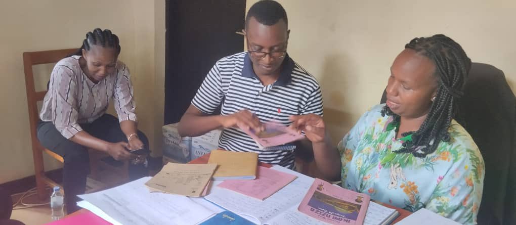 Kigabiro Sector (@sectorkigabiro) on Twitter photo <a href="/SectorKigabiro/">Kigabiro Sector</a> uyumunsi akarere ka <a href="/RwamaganaDistr/">Rwamagana District</a> Kakoze evaluation y’imihigo mu mpapuro naho iherereye hibandwa:
1. Imihigo isanzwe;
2. Imihigo ya akagari ntangarugero;
3 . Imihigo y’umudugudu ntangarugero.
Igikorwa cyagenze neza.<a href="/PudenceR/">Pudence RUBINGISA</a> <a href="/RadjabM/">Radjab Mbonyumuvunyi</a> <a href="/rrkagabo/">Richards RK</a> <a href="/KarangwaUmutoni/">Umutoni Karangwa</a> <a href="/SectorKigabiro/">Kigabiro Sector</a> uyumunsi akarere ka <a href="/RwamaganaDistr/">Rwamagana District</a> Kakoze evaluation y’imihigo mu mpapuro naho iherereye hibandwa:
1. Imihigo isanzwe;
2. Imihigo ya akagari ntangarugero;
3 . Imihigo y’umudugudu ntangarugero.
Igikorwa cyagenze neza.<a href="/PudenceR/">Pudence RUBINGISA</a> <a href="/RadjabM/">Radjab Mbonyumuvunyi</a> <a href="/rrkagabo/">Richards RK</a> <a href="/KarangwaUmutoni/">Umutoni Karangwa</a>