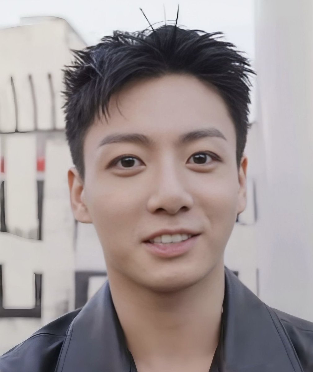 thvjkmon's tweet photo. 1 year old koo                 26 years old koo https://t.co/0zSYPo2XSb