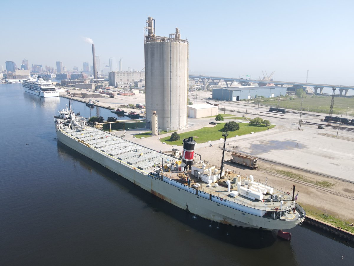 ICYMI: Its been a busy week for both cruising and commercial vessel traffic over at Port Milwaukee! 🛳️ On Friday, we had seven ships in our harbor at the same time. Did you catch any of the action? Share your pictures with us in the comments! ⤵️⤵️⤵️