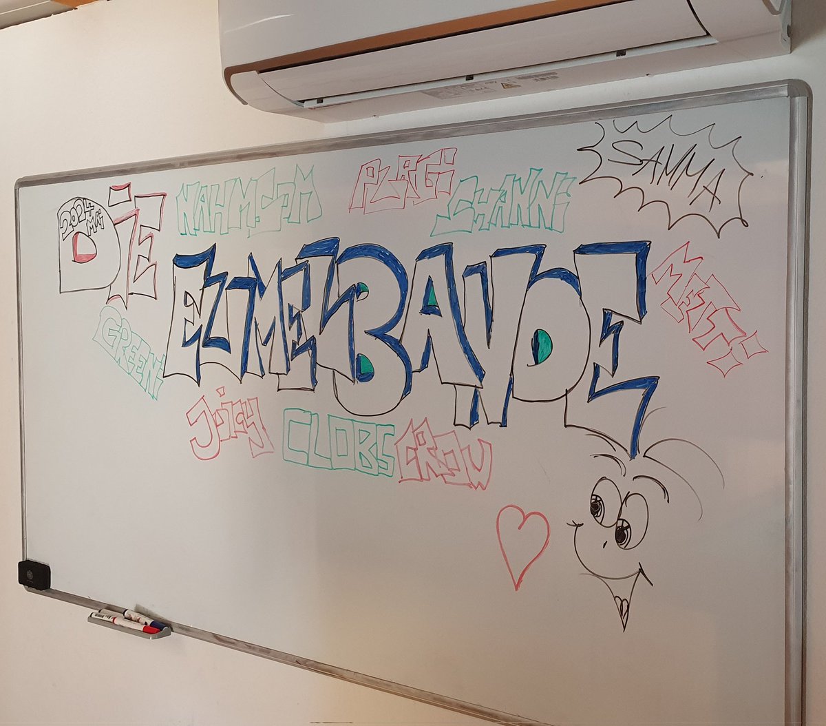Tut immer irgendwie weh, den Schwamm anzusetzen und solche Arbeiten einfach wegzuwischen 😥 

Aber umso schöner, dass die Gamers Base letzte Woche Teil einer tollen Zusammenkunft der Eumelbande sein konnte 🙌

Bis zum nächsten Mal!
