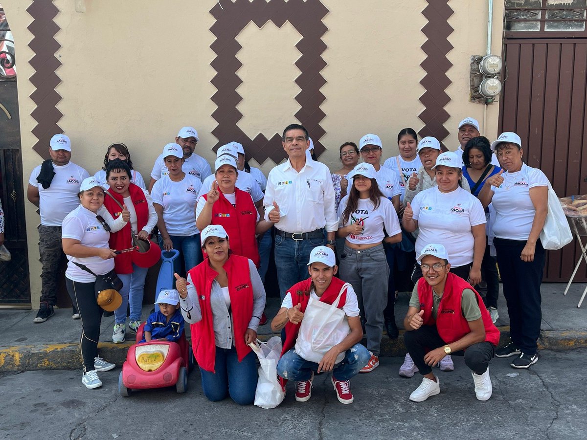 EnriqueJacobR's tweet photo. Entramos a la recta final, cuarta semana de campaña y estamos más entusiasmados que nunca. Empezamos recorrido en la colonia Valle Dorado. #ConTuConfianza #VamosPorMás
.
.
.
#EnriqueJacob #DTTO30 #Naucalpan https://t.co/FPTSOGpHmY