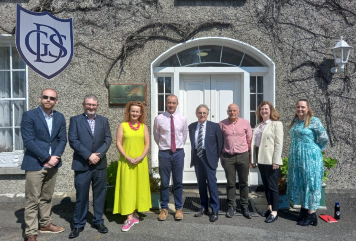 Chamber School Mentor Programme visits Dundalk Grammar School dlvr.it/T78Y8C