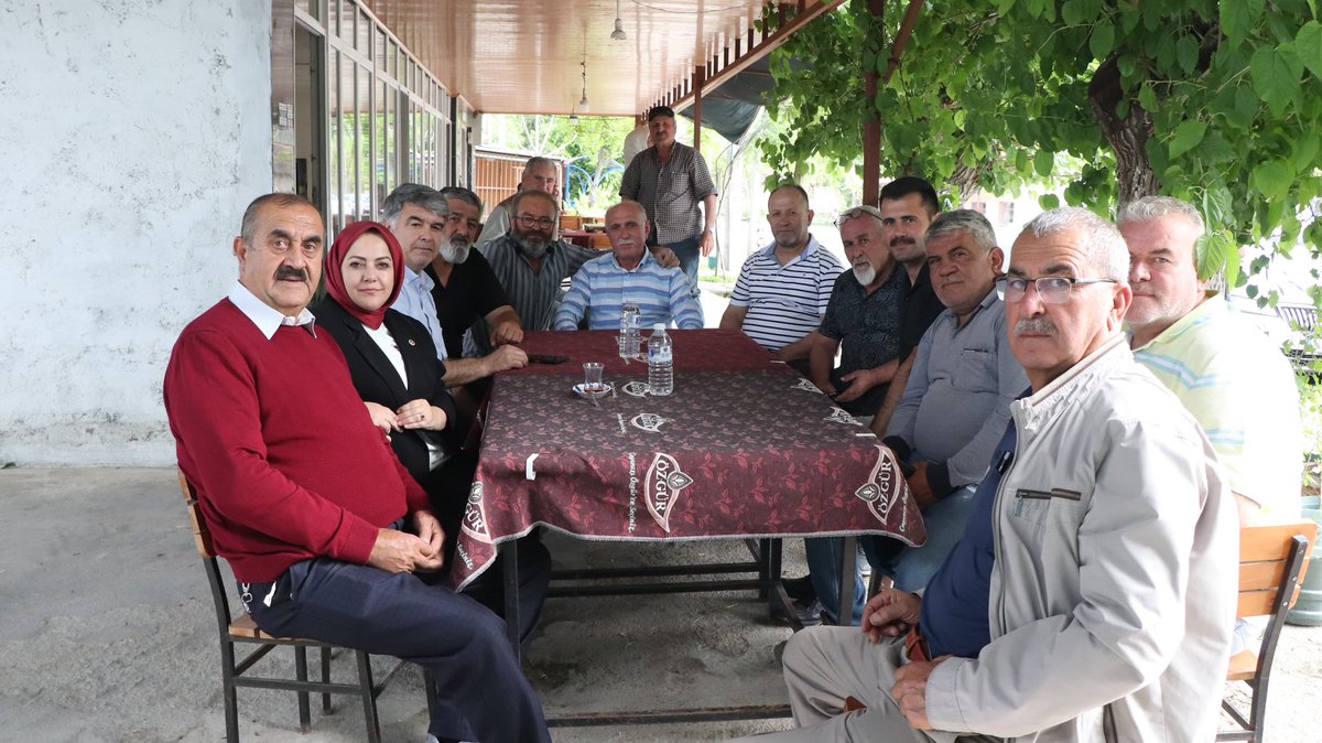 Çardak ilçe başkanımız Ramazan Çetin’in yeğeni Kadir ile Medine’nin düğünleri vesilesiyle Çardaklı hemşehrilerimizle de hasret giderdik. Karanfil kolye gözlerden kaçmasın 🧿 Kardeşlerime mutluluklar diliyorum.