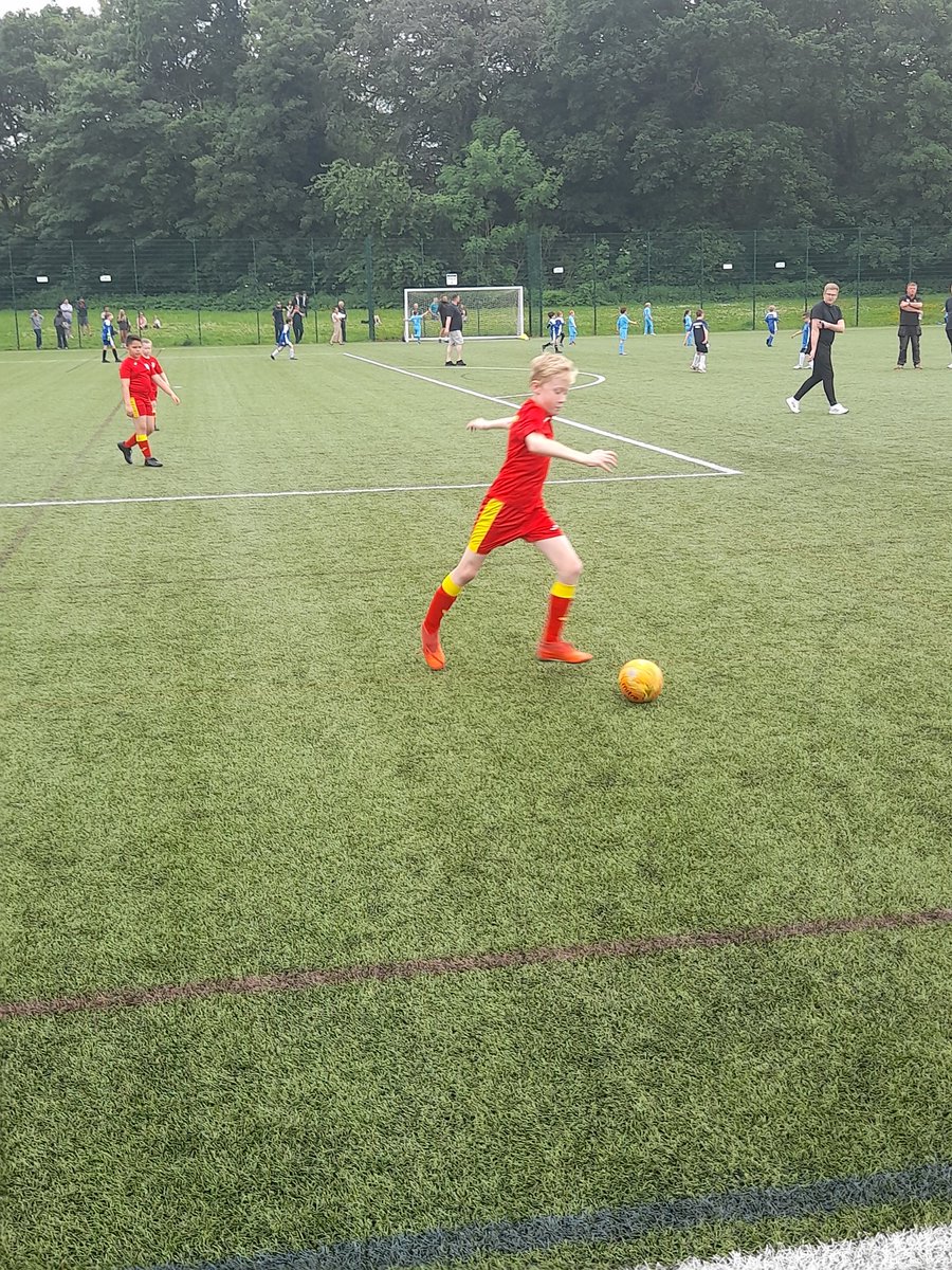 Our Year 3s and 4s put in some fantastic performances in their football tournament at Broomfields and we were very unlucky to go out in the group stages after only losing one game! #greatsankeysports @beechtreeGSP @ElmTreeGSP