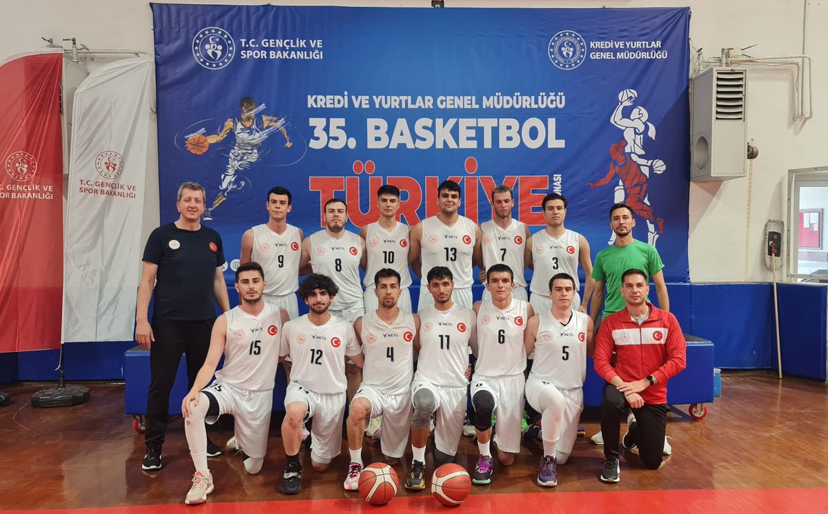 Senin Yurdun GSB Gsb Muğla Erkek Basketbol takımımız, Kocaeli'deki 35.KYGM Basketbol Finallerindeki ilk maçında Malatya'yı 77-50'lik skorla mağlup etmiştir. 🏀 Takımımıza başarılar dileriz. #TürkiyeninGücüGençliği