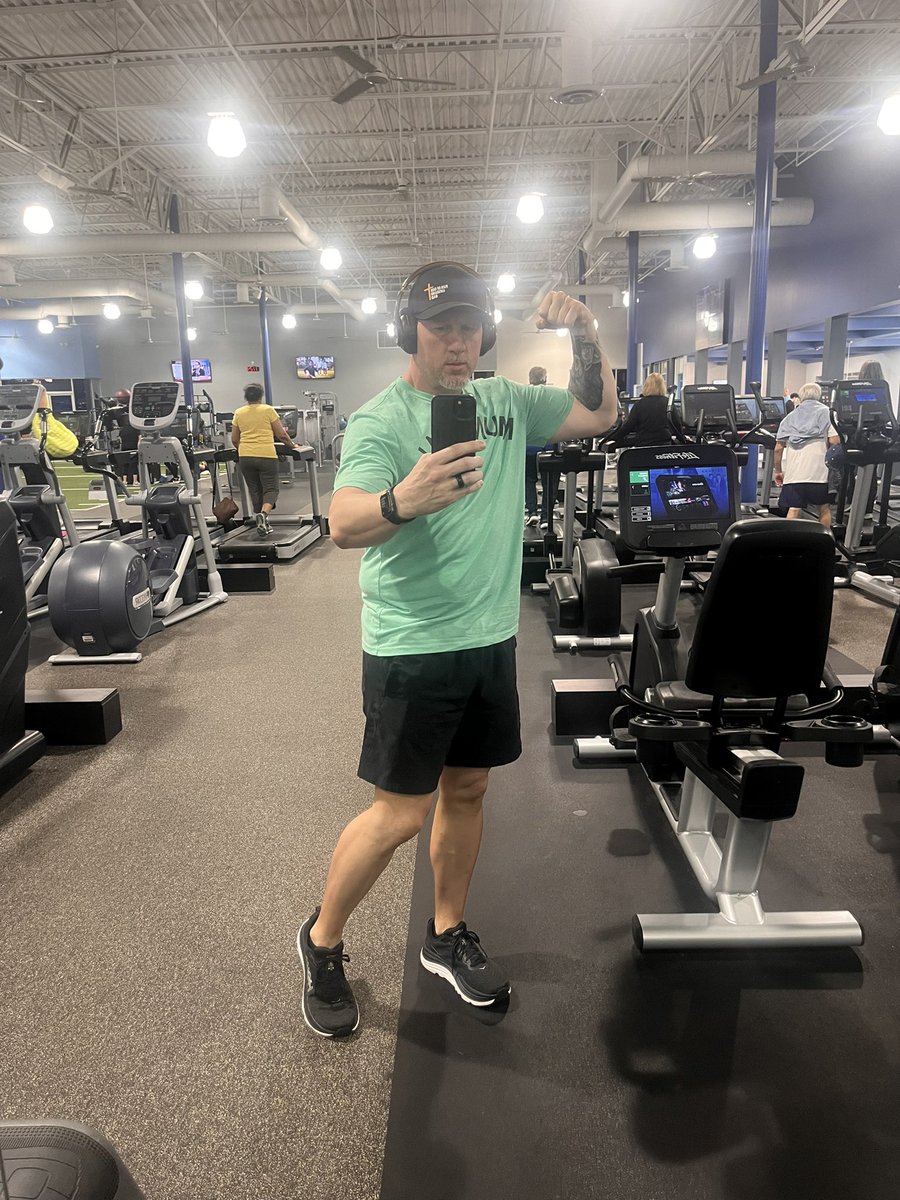 Legs are a little wobbly and shoulders are on fire! Another great workout. 💪🏻🔥#Workout #GymLife #Training #Health #Fitness #Cardio #Goals #MentalHealth #NoDaysOff #PutInWork #EnjoyTheProcess #Accountability