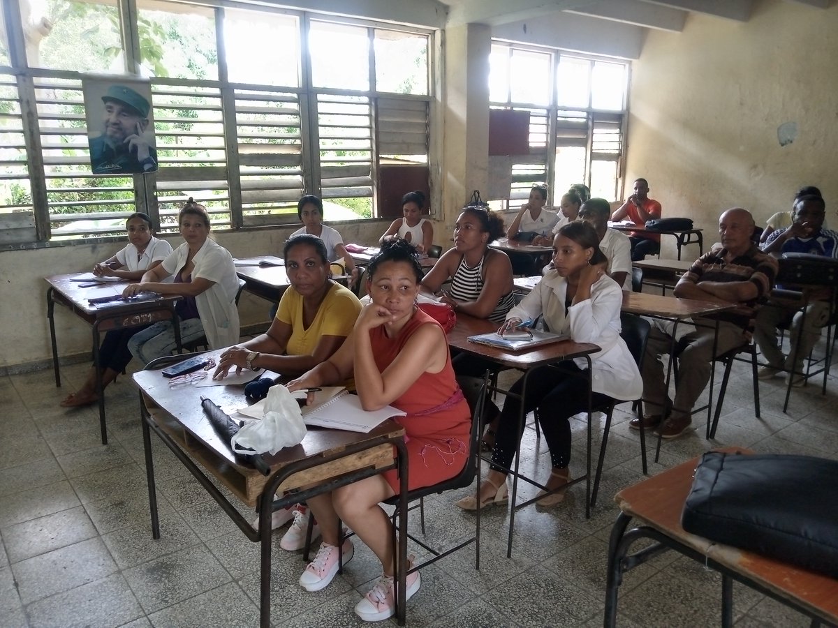 Se realiza capacitación por parte de la Sección de Atención Primaria de la Dirección General de Salud a Equipos Básicos del Municipio Santiago de Cuba para perfeccionar la calidad de la atención a los pacientes con Síndromes Febriles Inespecíficos. #SantiagodeCuba