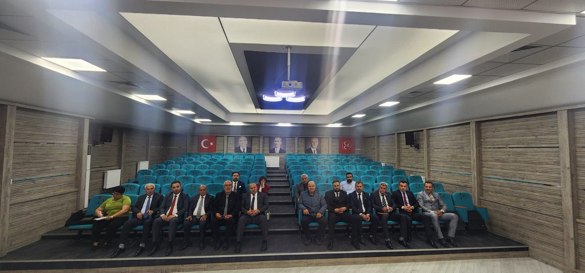 Protokolden Sorumlu İl Başkan Yardımcımız Sn. Hamza Mert Demiroğlu ve Birim Yöneticimiz Sn. Oğuzhan Güven, Protokolden Sorumlu İlçe Başkan Yardımcılarımızla istişare toplantısı gerçekleştirdiler.