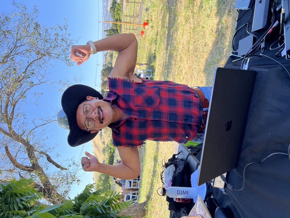 djMe's tweet photo. Spinning tunes and sparking joy, cowboy style, under the sunny sky!
#djme #dragqueen #housemusic https://t.co/1QctbLolKQ