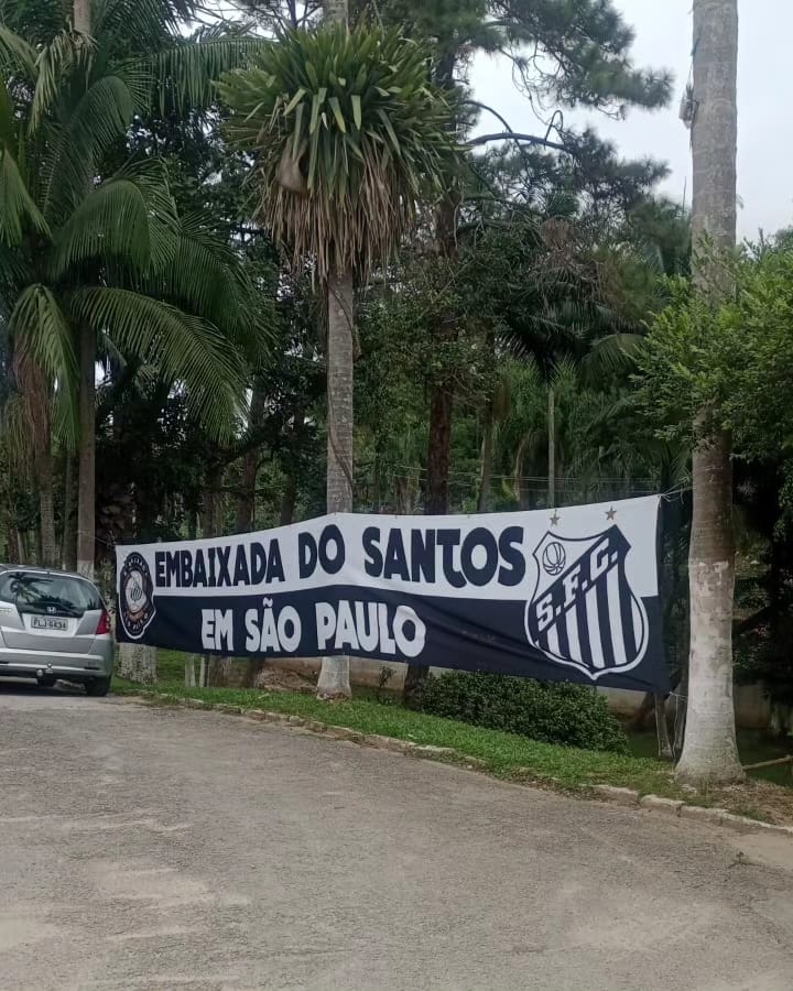 EmbSantos_SP's tweet photo. Ontem a Embaixada do Santos em SP esteve presente na confraternização dos amigos @santistas_da_sul , foi um dia de muita resenha e comemoração de mais uma vitória do glorioso Alvi Negro praiano.

Parabéns, a festa estava maravilhosa. 

O Santos é a nossa vida
🤍🖤🐟🐋🐳1️⃣0️⃣🤴🏿🙏🏻🍺 https://t.co/2WcJMLXR6F