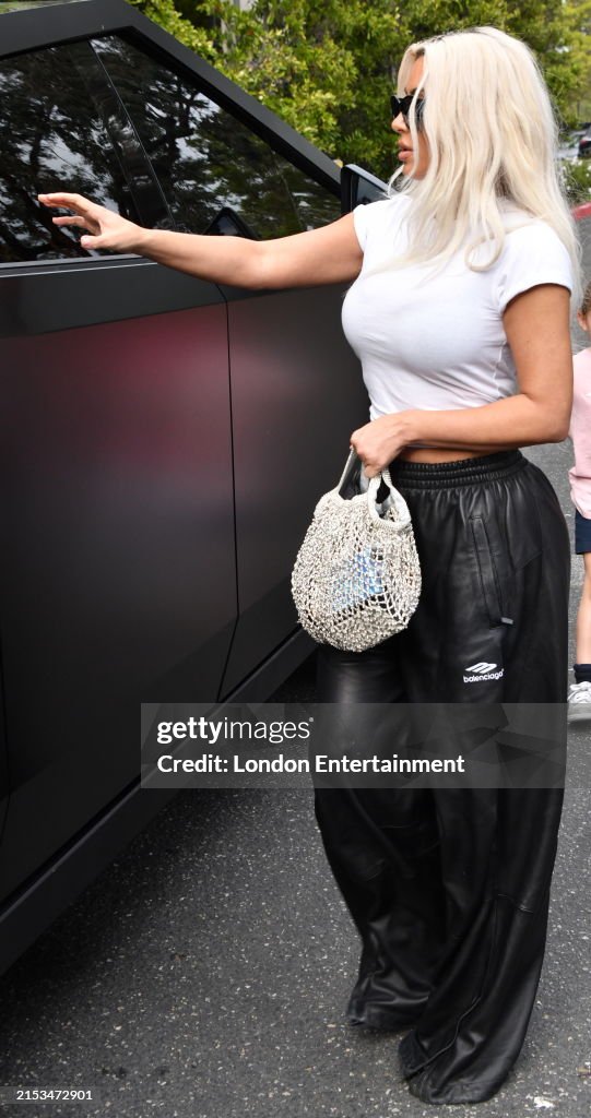 Kim Kardashian has purchased a second Cybertruck. All matte black interior, exterior, and dark tinted windows.

Source of photos: gettyimages.es/editorial-imag…