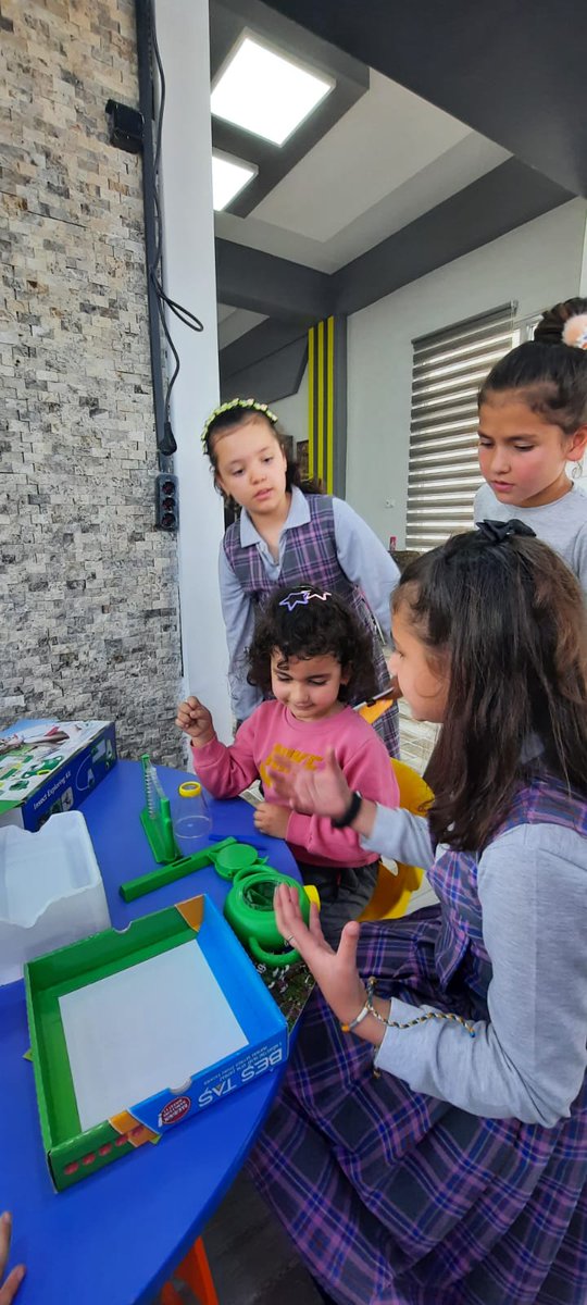 KOP "Hayal Kütüphanesi" bugünkü ziyaretçileri Hoca Ahmet Yesevi İlkokulu öğrencileri ve öğretmenleri olmuştur.  Deneyler, kitap okuma, zeka oyunları ve robotik eğitim gibi dallarda eğitim alan öğrencilerimiz eğlenceli bir gün geçirdi.
<a href="/gokhanmurat1/">Murat YİĞİT</a> <a href="/kadinhanimem/">Mehmet YAVUZ / Kadınhanı İlçe MEM</a> <a href="/HalisUnal/">HALİS ÜNAL 🇹🇷</a>