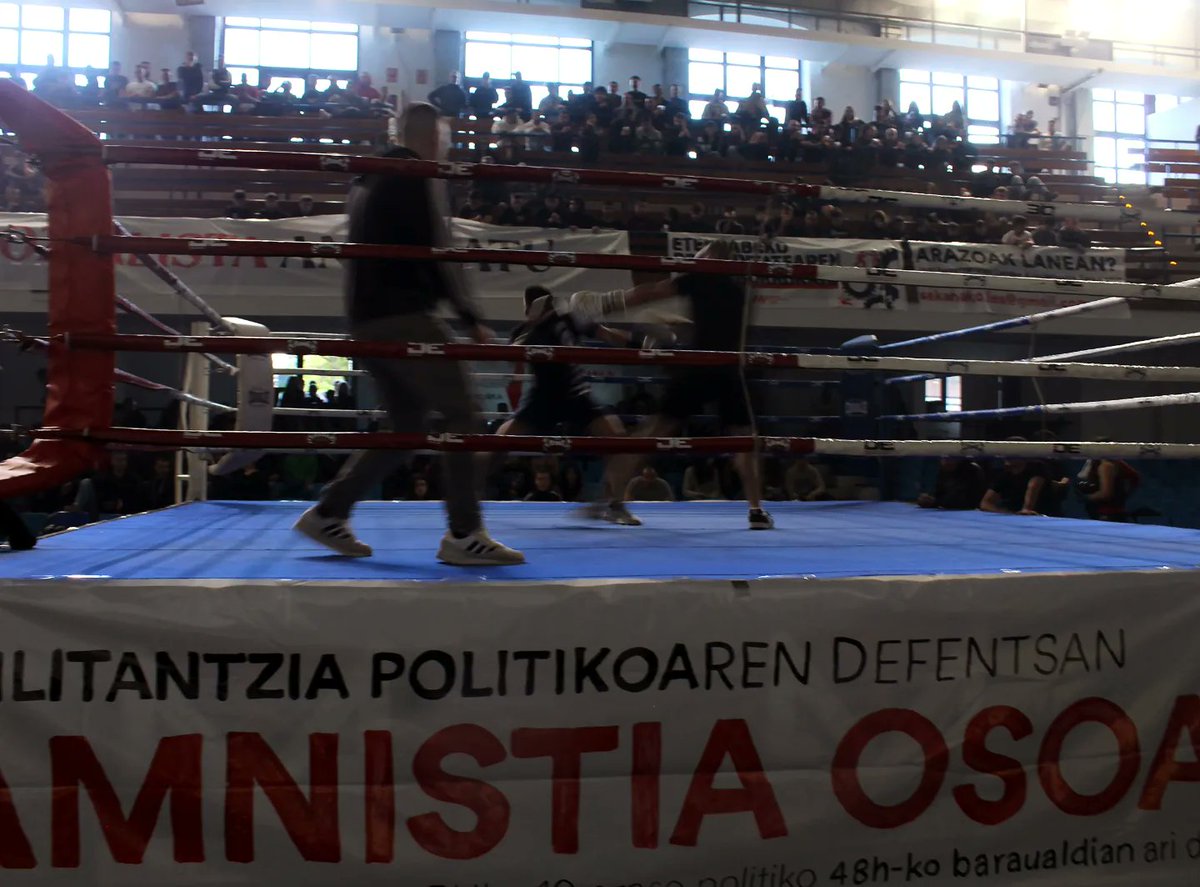 📸 Hona hemen IRAULTZAREN NORANTZAko egunetako irudiak.

Errepresioaz hausnartu eta pentsatzeko mahai-ingurua, tailerrak, kirol ikuskizuna eta aisialdirako tarteak eduki genituen. 
Mila esker asteburuan zehar gerturatutako guztioi!