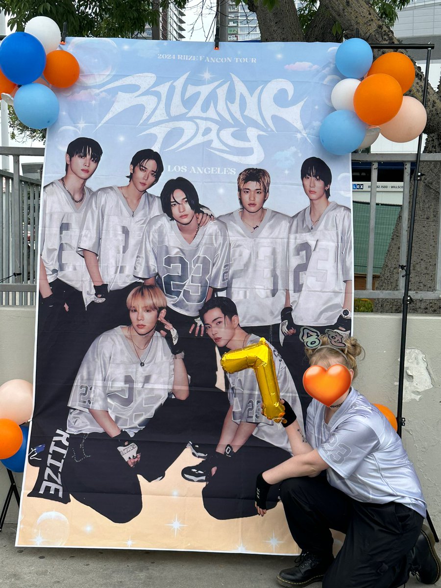 SURPRISE! We are revealing our collab with @RIIZEUSACENTRE!

Come take a photo with RII7E! 

We originally tried to set up in a different location however, there was some complications with that spot, so we had to relocate by the convention stairs. 🧡 

You can also pick up a