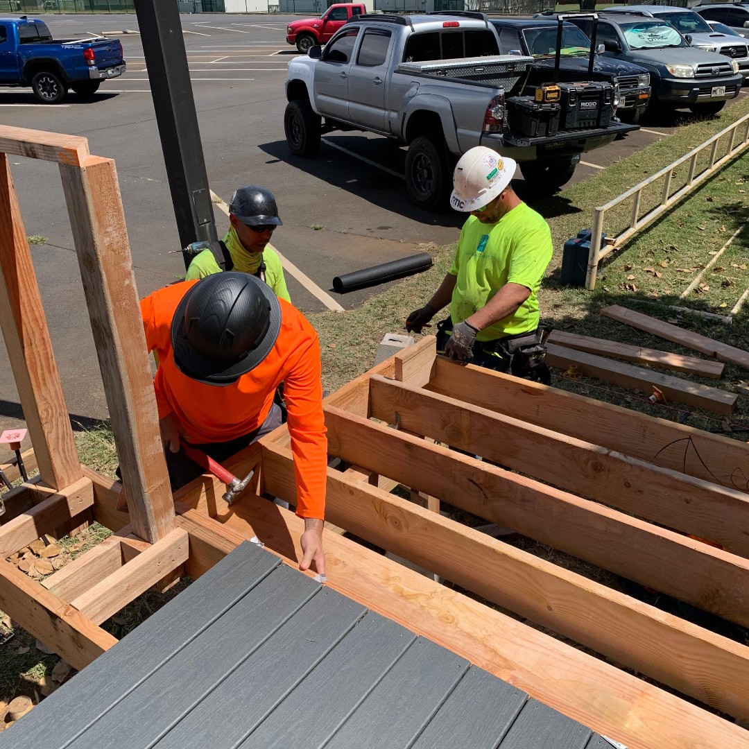 Motivation Monday from Maui! Nothing more satisfying than working hard together to get the job done 👷‍♂️ 💪
.
.
#hcatfHawaii #MotivationMonday #workhard #hardwork #getthejobdone